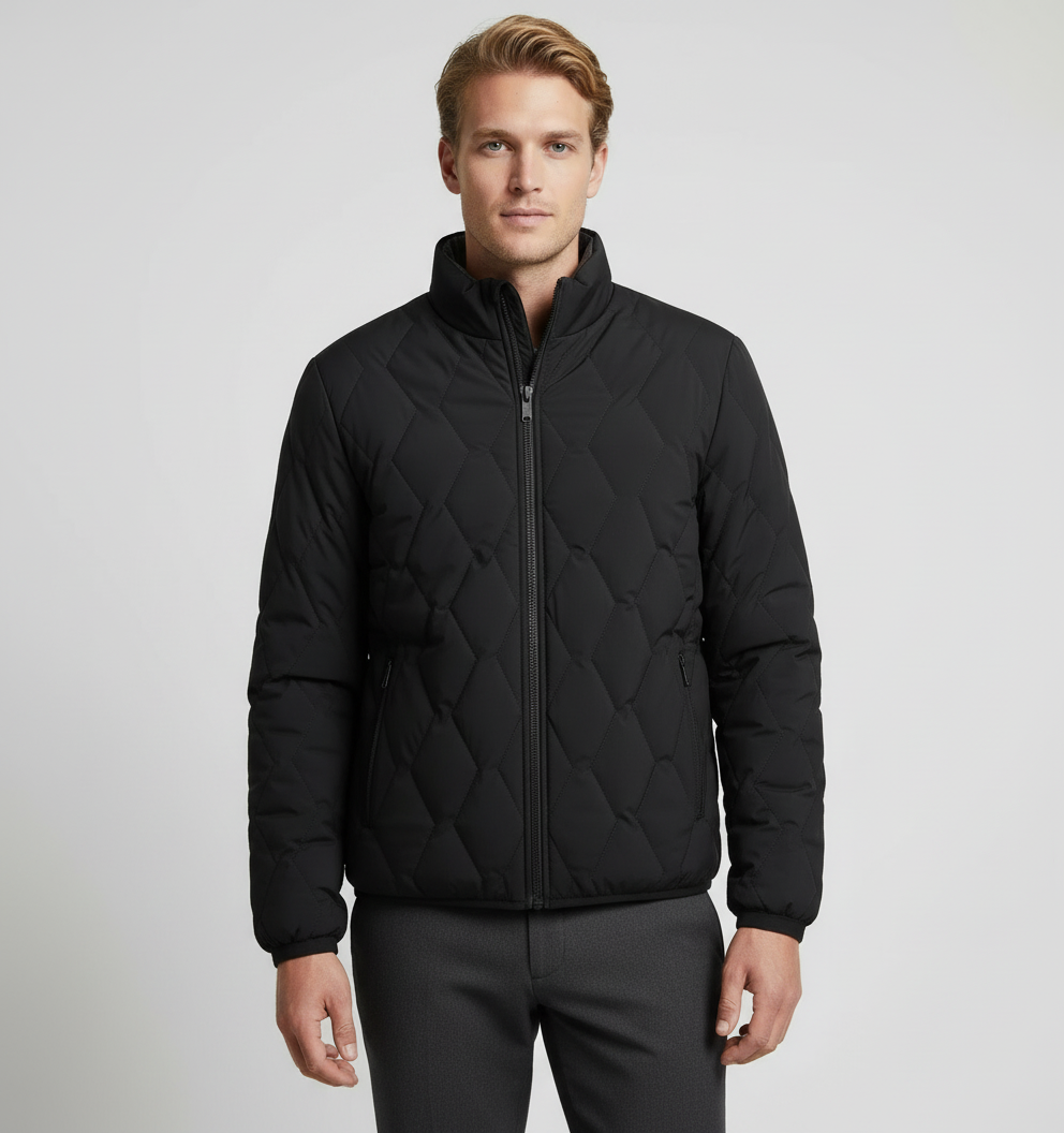 Modelo masculino com jaqueta - plano médio