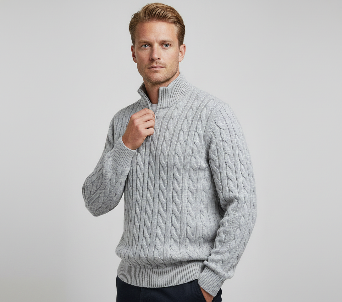 Modelo masculino com suéter cinza em pose alternativa